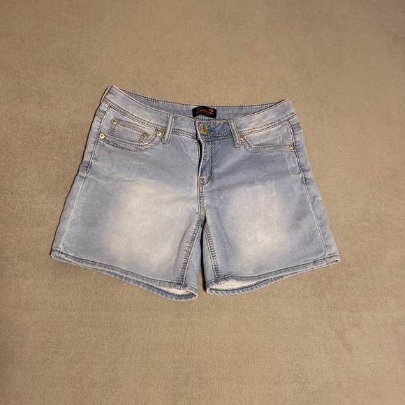 Shorts - Picture 1 of 2